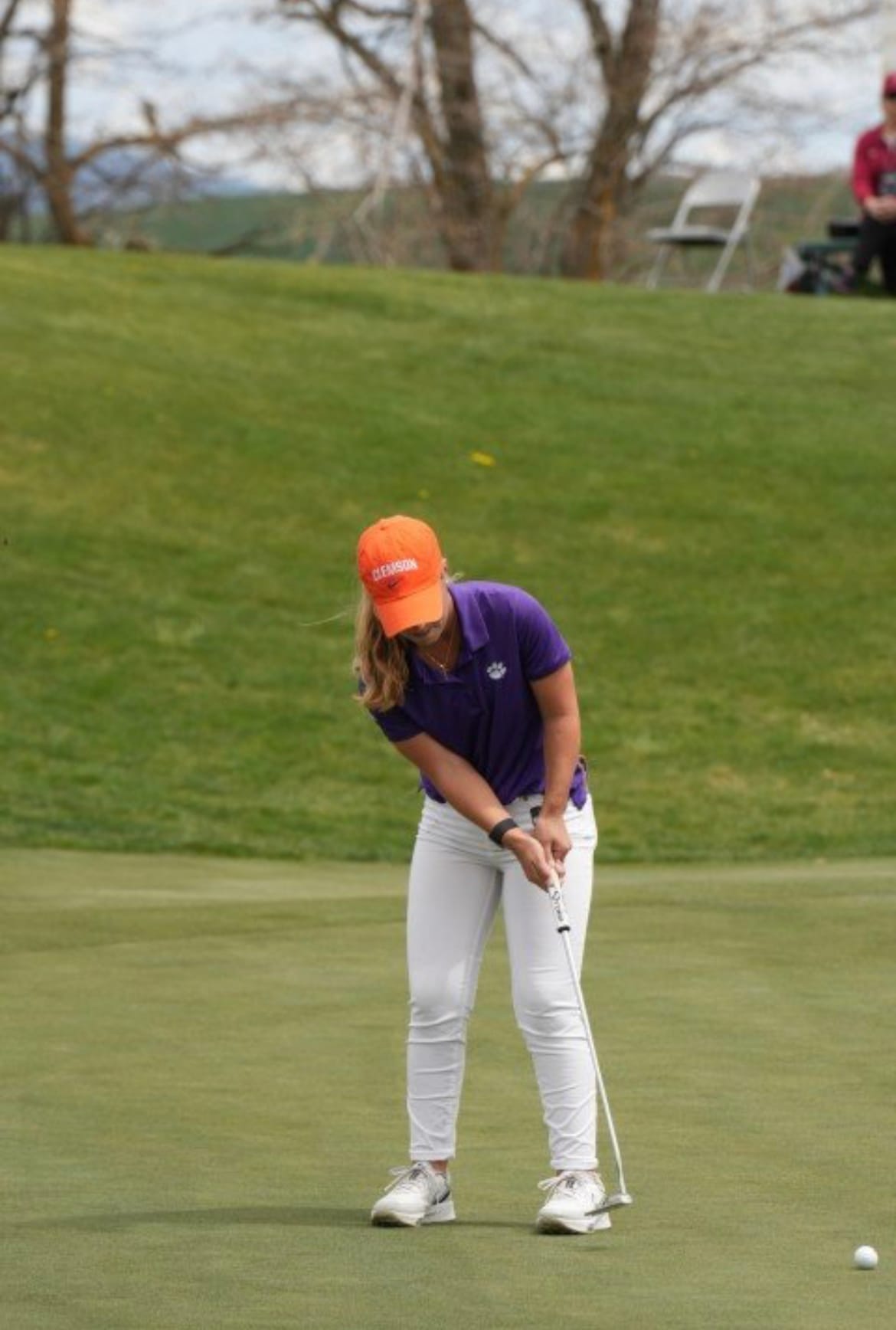Chloe Holder putting during a Clemson golf tournament