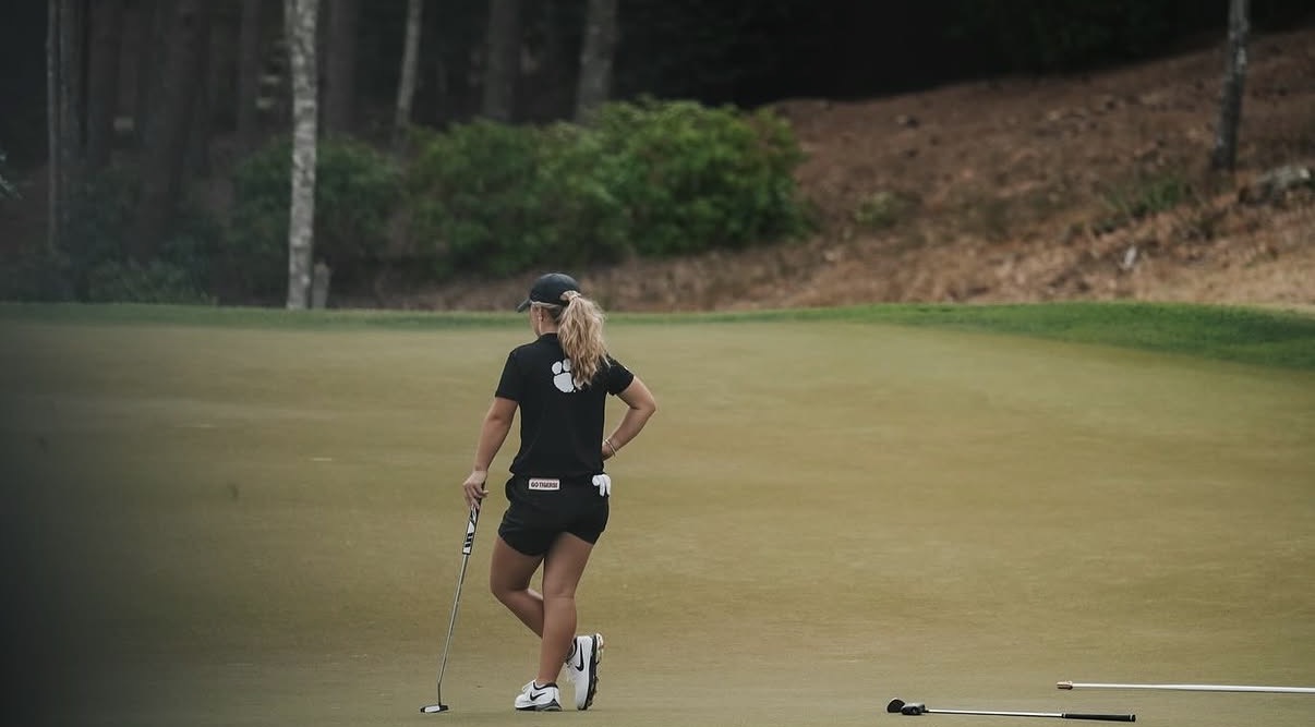 Chloe Holder reading a putt on the green